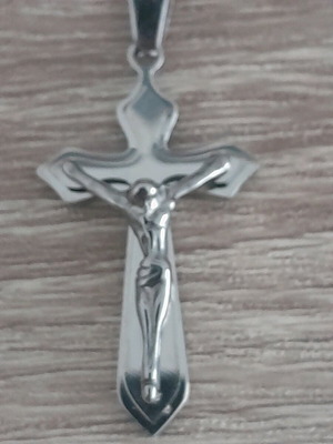 Μικρός σταυρός με αλυσίδα από μέταλλο σε άριστη κατάσταση καινούργιος