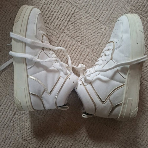 White Bershka boots like new, barely worn