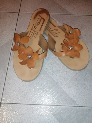 Sandals with flowers like new, size 37, brown