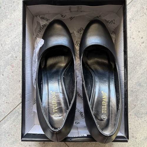 Tulipano black pumps size 40, slightly used