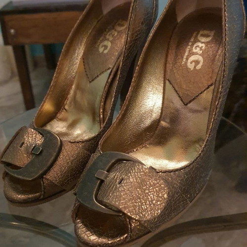 Dolce & Gabbana bronze pumps like new, size 38