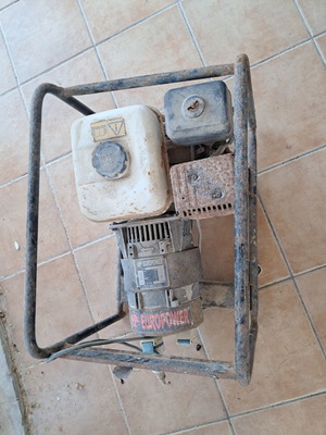 Honda 5.5 generator used, petrol, needs base replacement and service