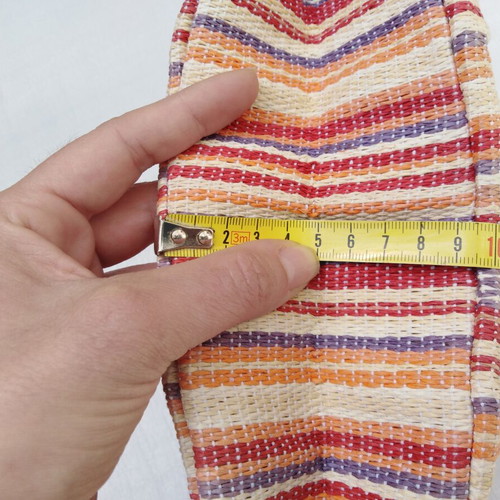 Straw handbag like new with stripes and bamboo handle multicolor
