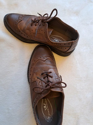 Brown shoes like new