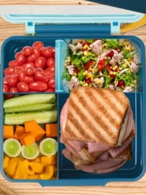 Bento lunchbox with 4 compartments