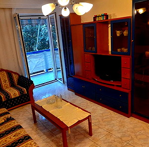 Πωλείται ολοκληρωμενο σετ σαλονιου 300€.Αποτελειται απο δυο καναπεδες,ενα συνθετο και τραπεζακι σαλονιου