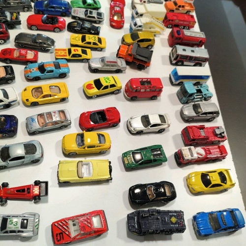 Toy cars used, pack of 88, mostly metal