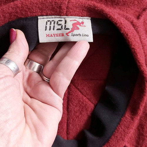 Red Mayser sports line beret hat like new
