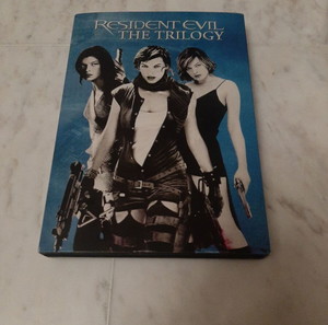 Κασετίνα με 3 dvd Resident Evil The Trilogy