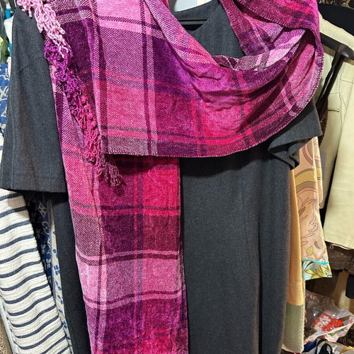 Pagoni velvet pink scarf new length 1.60m