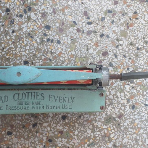 Manual Clothes Wringer Collector's Item with Crank and 2 Rollers