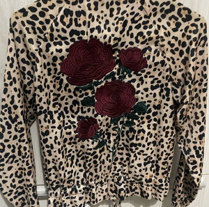 Bomber jacket επώνυμο με κέντημα πίσω στην πλάτη
