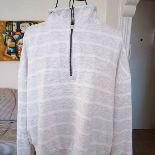 Danskin women's athletic sweatshirt like new, white gray XL