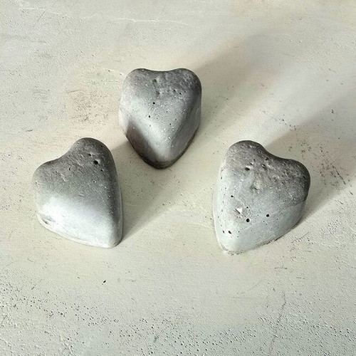 Set of 3 handmade concrete hearts
