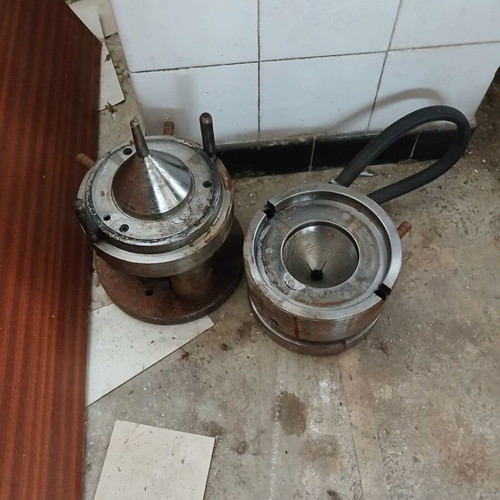 Plastic molds and machines used from plastic workshop