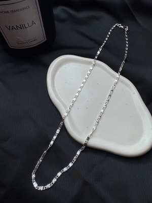 Necklace gold plated new, silver color