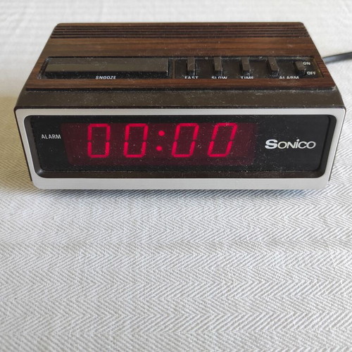 Vintage Sonico electronic clock alarm used, led, wood