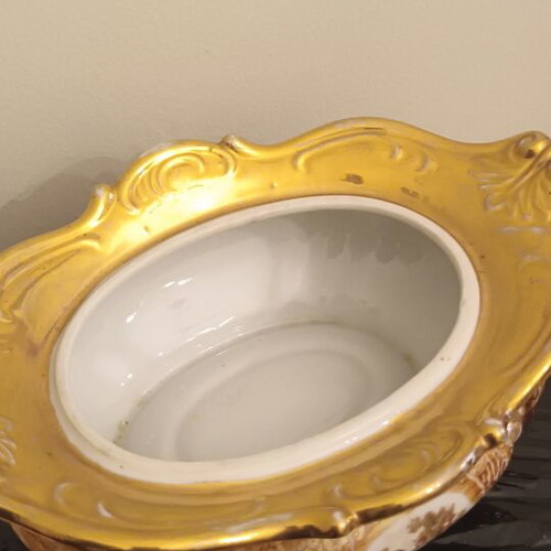 Vintage Hand-Carved Porcelain Fondue Pot like new, Viennese style