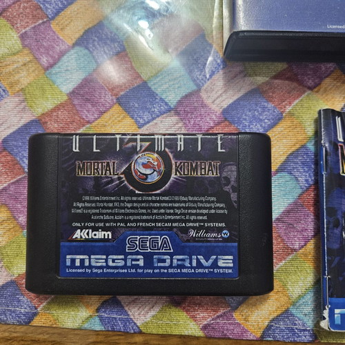 Mega Drive Ultimate Mortal Kombat 3 game like new with manual