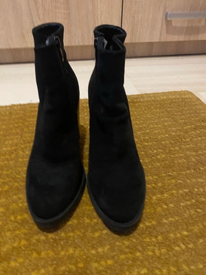 Grumman high leather suede boots like new, size 38