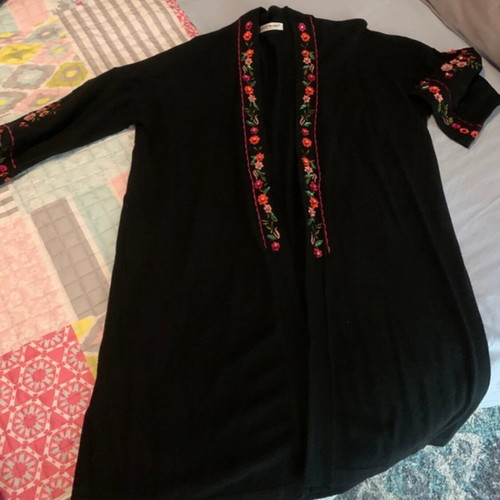 Black cardigan with 3/4 sleeves like new with striking pattern