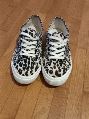 Superga canvas leopard shoes like new, size 38