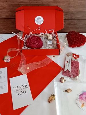 Gift Box Pink Rose κερί τριαντάφυλλο, ταμπλέτα ντουλάπα και car diffuser καινούργιο