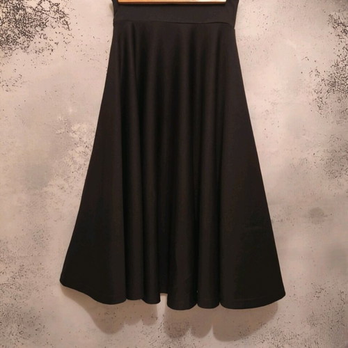 Set skirt klos with crop top small like new, black and white