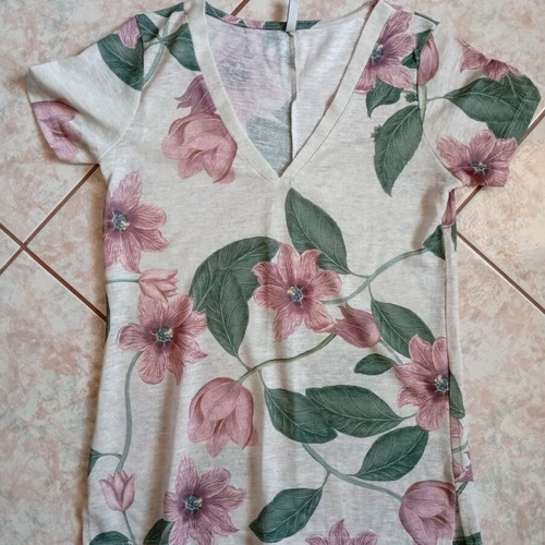 Stradivarius women's t-shirt size S like new, floral pattern