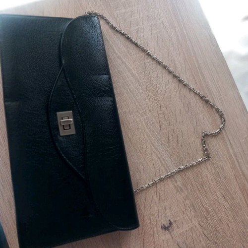 Vintage bag like new with clasp and chain