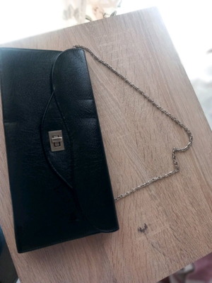 Vintage bag like new with clasp and chain