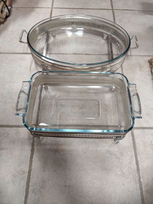 Glass Pyrex set of 2 new with metal bases