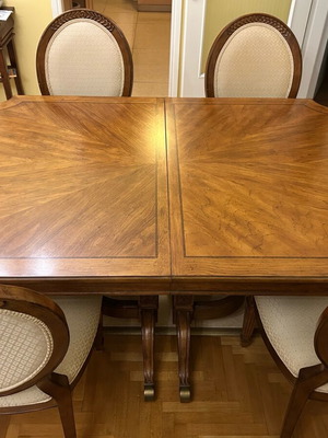 Dining set with 6 chairs like new, solid wood and fabric upholstery