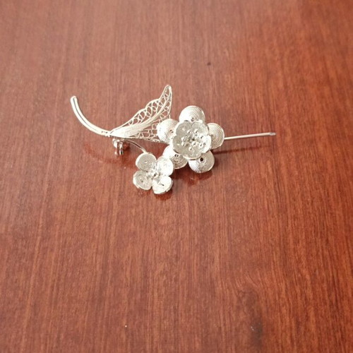 Pin like new