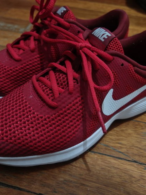 Αθλητικά παπούτσια Nike Revolution 4 GS νούμερο 40 κόκκινα σαν καινούργια