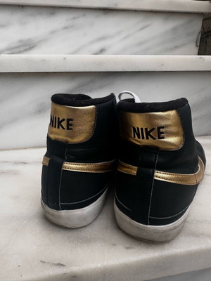 Nike boots black with gold details like new No 42 unisex