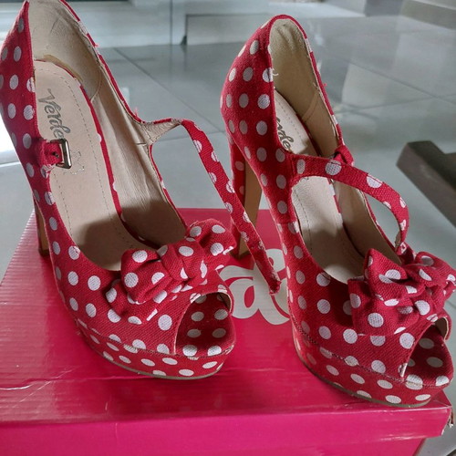 Verde sandals used, red with white polka dots, high heel, size 37