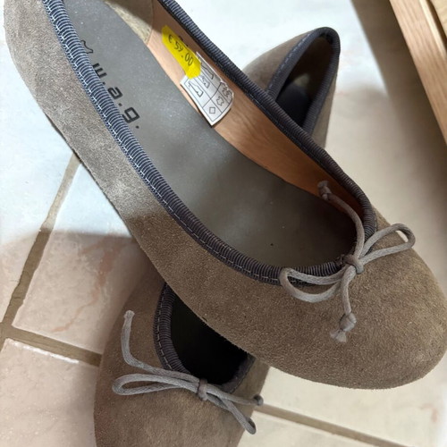 Leather ballerinas size 34 new