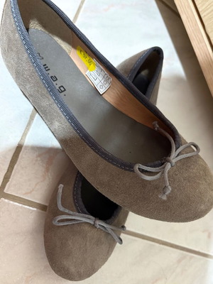 Leather ballerinas size 34 new