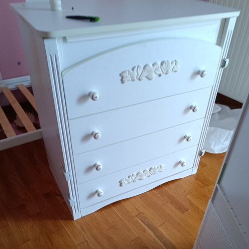 Children's dresser and changing table like new, white with carvings