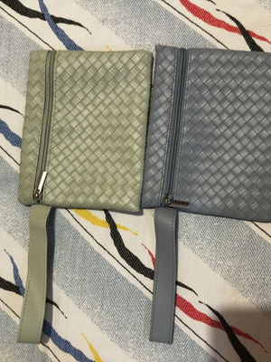 Toiletry bags like new, set of 2, blue and green