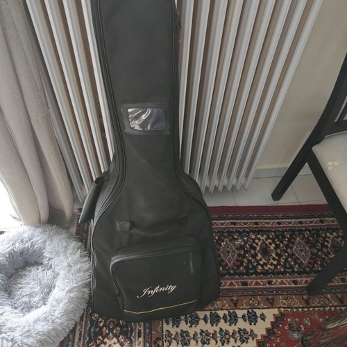 Fender electroacoustic guitar like new with accessories