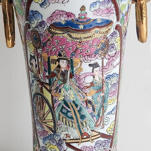 Large Chinese Famille Rose porcelain vase with wooden base, Republic period