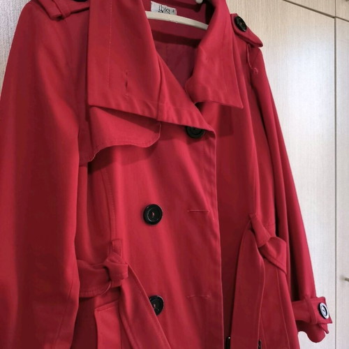 Short red trench coat like new, size L