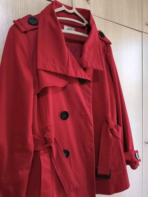 Short red trench coat like new, size L