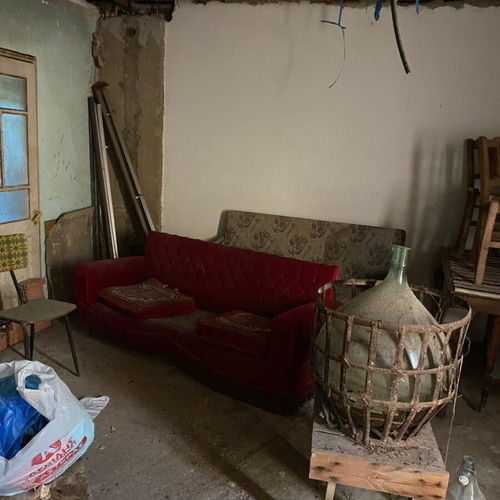 Οικόπεδο 139 τ.μ. στη Χίο με παλαιά κατοικία προς ανακαίνιση
