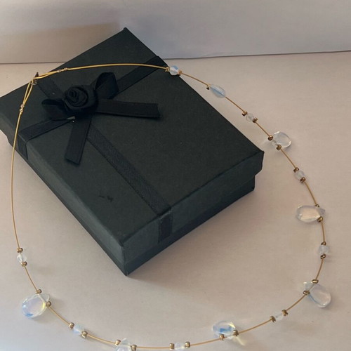 Handmade necklace like new with transparent teardrops and gold wire
