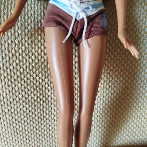 Barbie Cali Girl Summer doll like new with earth tone makeup