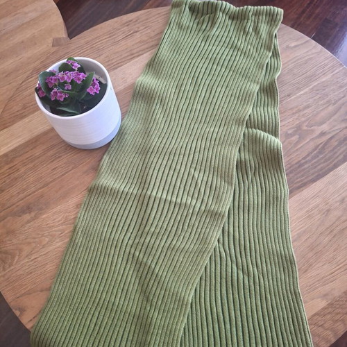 Soft scarf like new, green