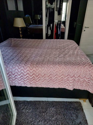 Pink blanket used 225x225 high quality